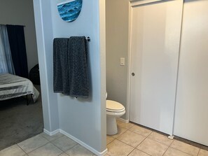 3 habitaciones, escritorio, tabla de planchar con plancha y wifi 