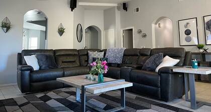 3 bed & 2 bath home with pool, hot tub, & fire pit