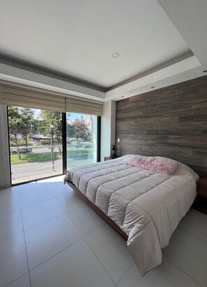 2 bedrooms, in-room safe, iron/ironing board, free WiFi