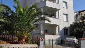 Exterior - Apartments Milka - 150 m From sea (Biograd na Moru)