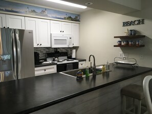 Kühlschrank, Mikrowelle, Ofen, Geschirrspüler