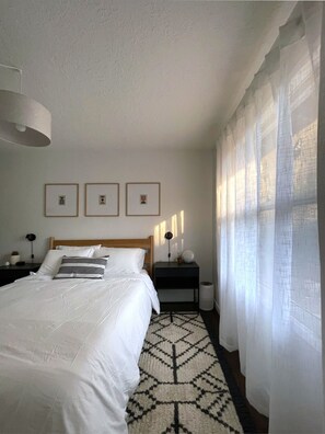 2 habitaciones, tabla de planchar con plancha, wifi y ropa de cama 