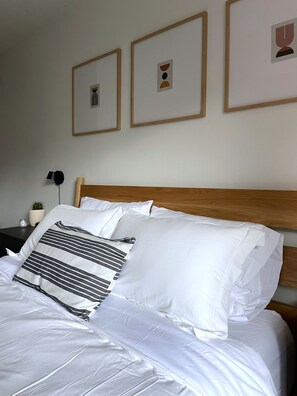 2 bedrooms, iron/ironing board, WiFi, bed sheets - Newly renovated dog-friendly home with large backyard near PDX! (Portland)