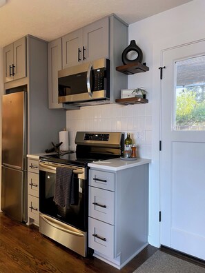 Private kitchen - Newly renovated dog-friendly home with large backyard near PDX! (Portland)