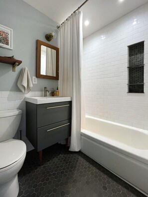 Asciugacapelli, asciugamani, sapone, shampoo