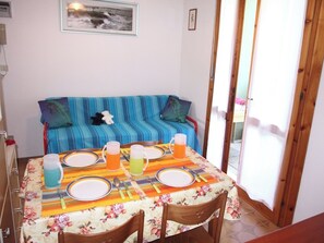 Apartment, 1 Schlafzimmer, Balkon, Gartenblick | Esszimmer