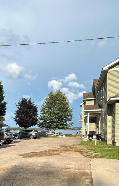 Gun Lake Cute Little Bungalow Cottage steps from beach w boat slip.