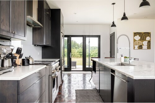 Luxury Lake View on 10 Acres - Orchard House