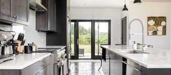 Luxury Lake View on 10 Acres - Orchard House