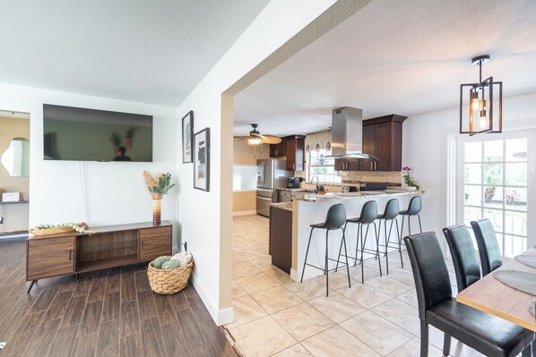 المنشأة من الداخل