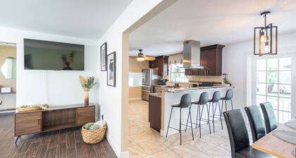 Spacious Villa with Private Heated Pool - 5-Minutes To Beach