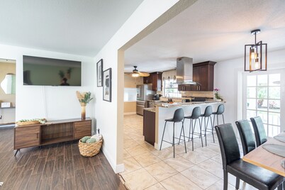 Spacious Villa with Private Heated Pool - 5-Minutes To Beach