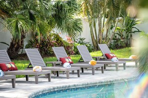 حمّام سباحة خارجي، حمّام سباحة مُدفَّأ