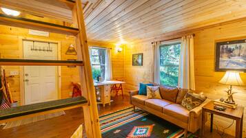 Kamin, BĂŒcher, Stereoanlage