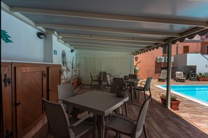 Apartemen, 1 kamar tidur, balkon | Tempat makan