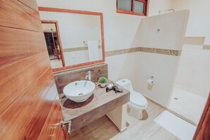Camera, 1 camera da letto, piscina privata, vista giardino | Bagno