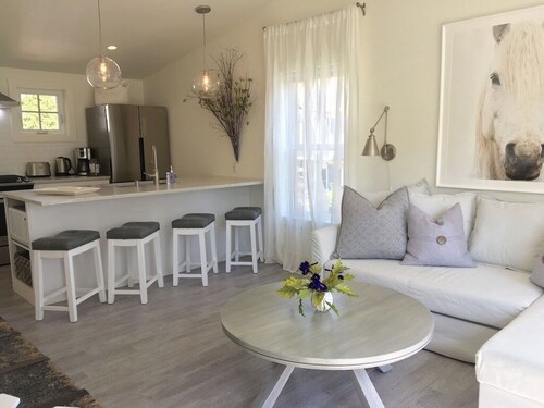 Urban Lifestyle, Lakes District of MPLS! Quiet Family Neighborhood, 1BR, 1BA