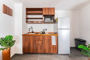 冰箱、微波炉、炉灶、茶具/咖啡用具