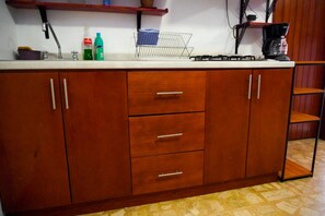 MikrovÄgsugn, brödrost, mixer och stekbord