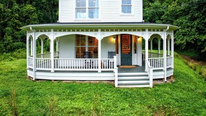 A two-story house with a covered porch and a front door. - LUX Waterside Retreat with Geo Dome + Outdoor Fire Table, Historic Property (Prospect)