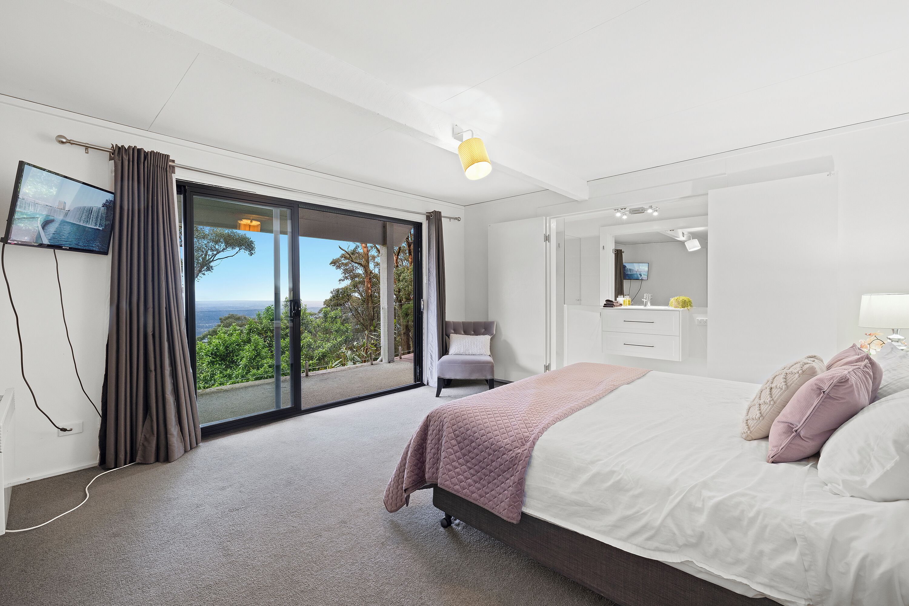 6 chambres, fer et planche à repasser, Wi-Fi gratuit, draps fournis