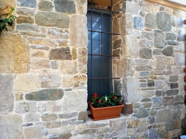 Apartment, 3 Bedrooms, Smoking, Balcony | Garden