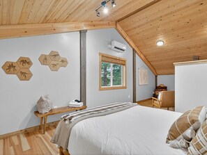 4 chambres, bureau, fer et planche à repasser, lit parapluie