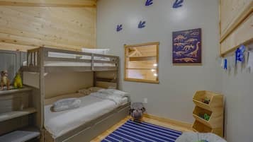 4 Schlafzimmer, Schreibtisch, Bügeleisen/Bügelbrett, Reisekinderbett