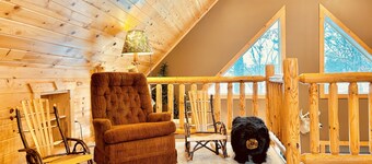 Private Lake, Sandy Beach and Fire Pit with free wood!