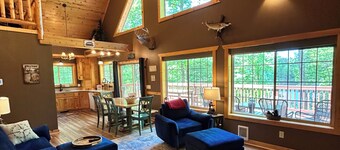 Private Lake, Sandy Beach and Fire Pit with free wood!