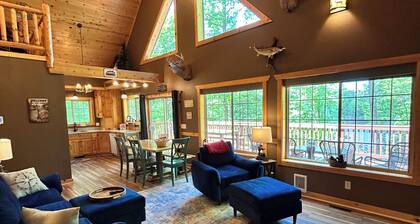 Private Lake, Sandy Beach and Fire Pit with free wood!