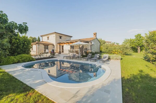 Villa - Jurinea in Vi Njan With 4 Bedrooms and 2 Bathrooms (Visnjan)