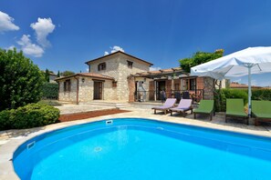 Villa - Jurinea in Vi Njan With 4 Bedrooms and 2 Bathrooms (Visnjan)