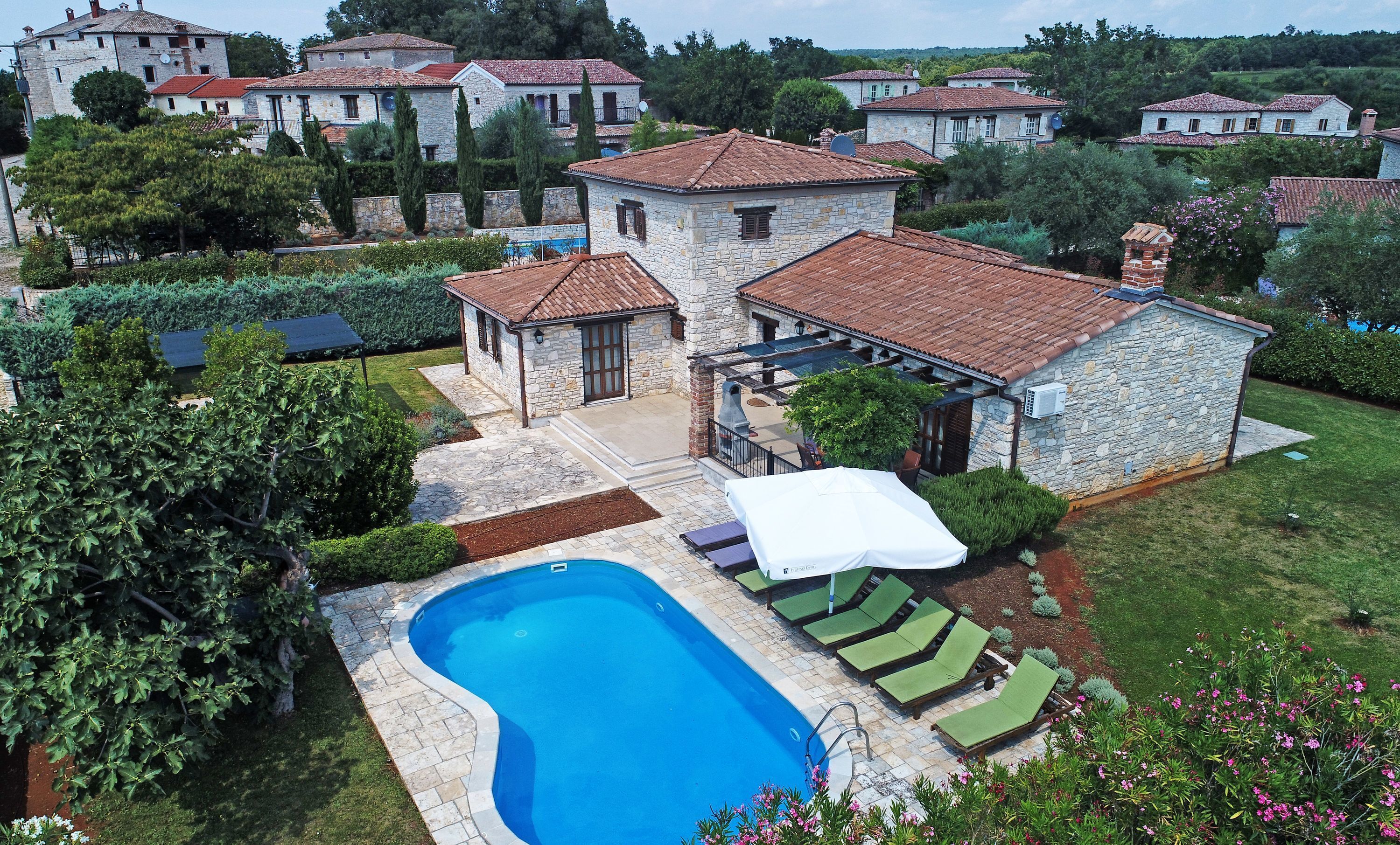 فيلا | 4 عدّة غرف نوم