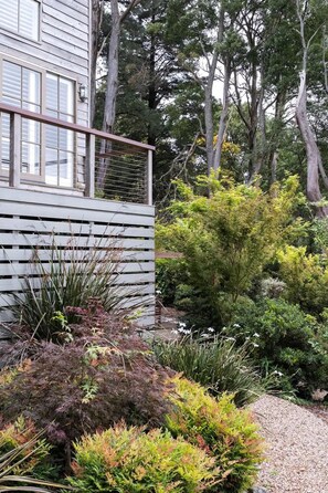 Property grounds - Luxury Home with a spectacular view (Mount Dandenong)