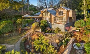 Exterior - Luxury Home with a spectacular view (Mount Dandenong)