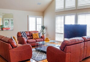 Televisor intel·ligent, llar de foc i estèreo 