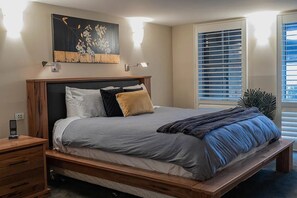 6 bedrooms, iron/ironing board, free WiFi, bed sheets