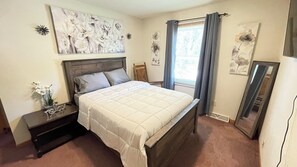 3 bedrooms, desk, iron/ironing board, free WiFi