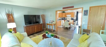 Beautiful 3br, 1.5 bath townhouse centrally located in the heart of Milwaukee.