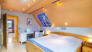 4 bedrooms, free WiFi, bed sheets