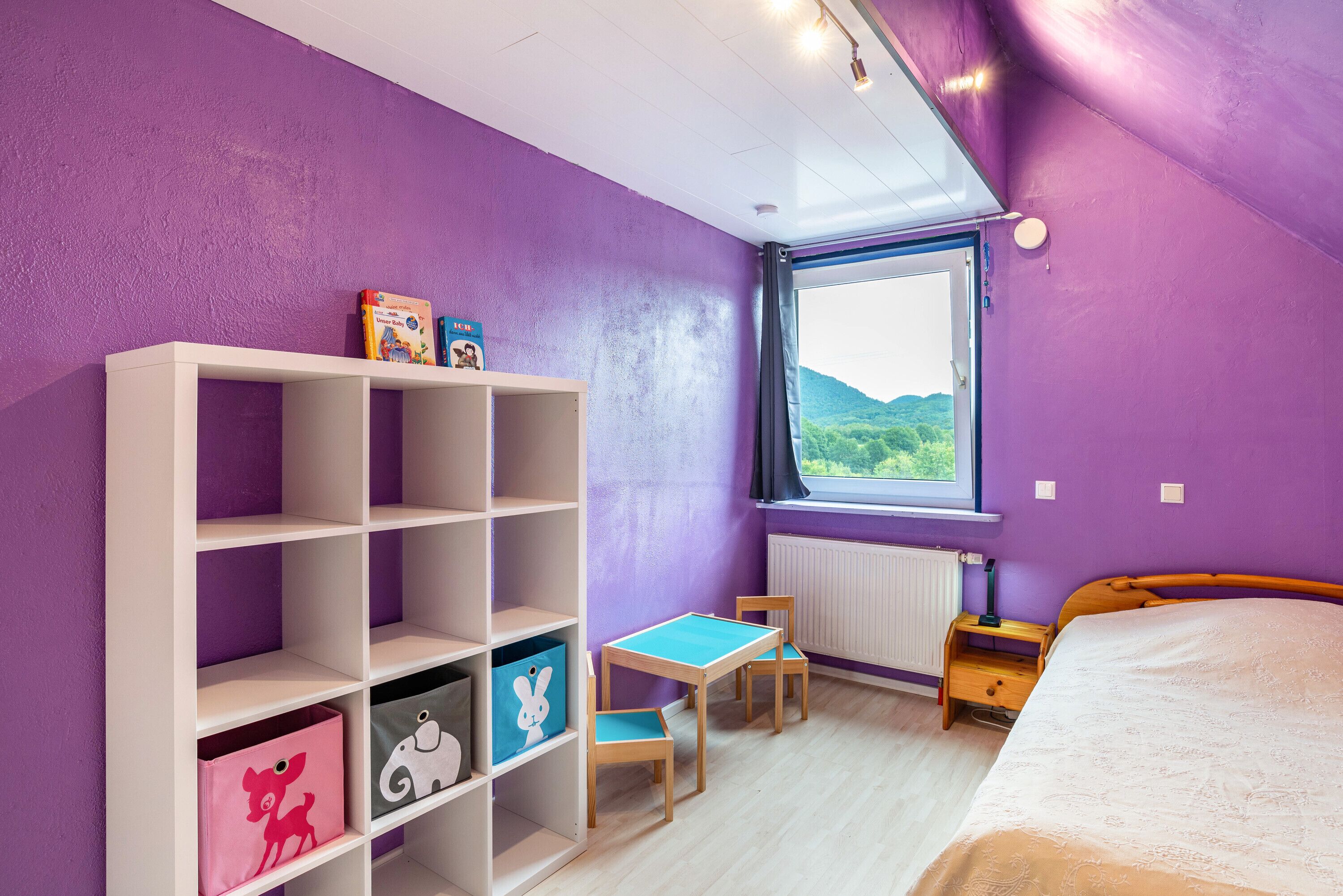 4 makuuhuonetta, työpöytä, ilmainen Wi-Fi, vuodevaatteet