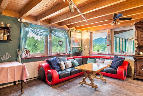 Ferienhaus 'Bei Den Holzäppeln' mit Bergblick, Balkon und WLAN