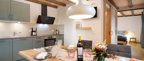 Refrigerador, horno, placa de cocina, lavavajillas