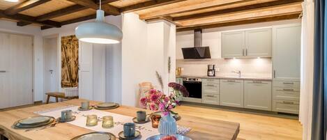 Kühlschrank, Ofen, Herdplatte, Geschirrspüler