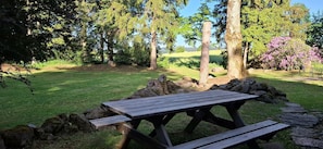 Outdoor dining - Holiday Home "Das Schneiderhaus" with Private Garden (Höchenschwand)