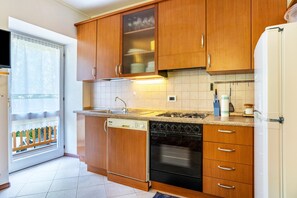 Geladeira, fogão, cooktop, lava-louças