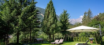Appartement "Casa Ai Laresi 1" avec vue sur les montagnes, jardin privé et Wi-Fi