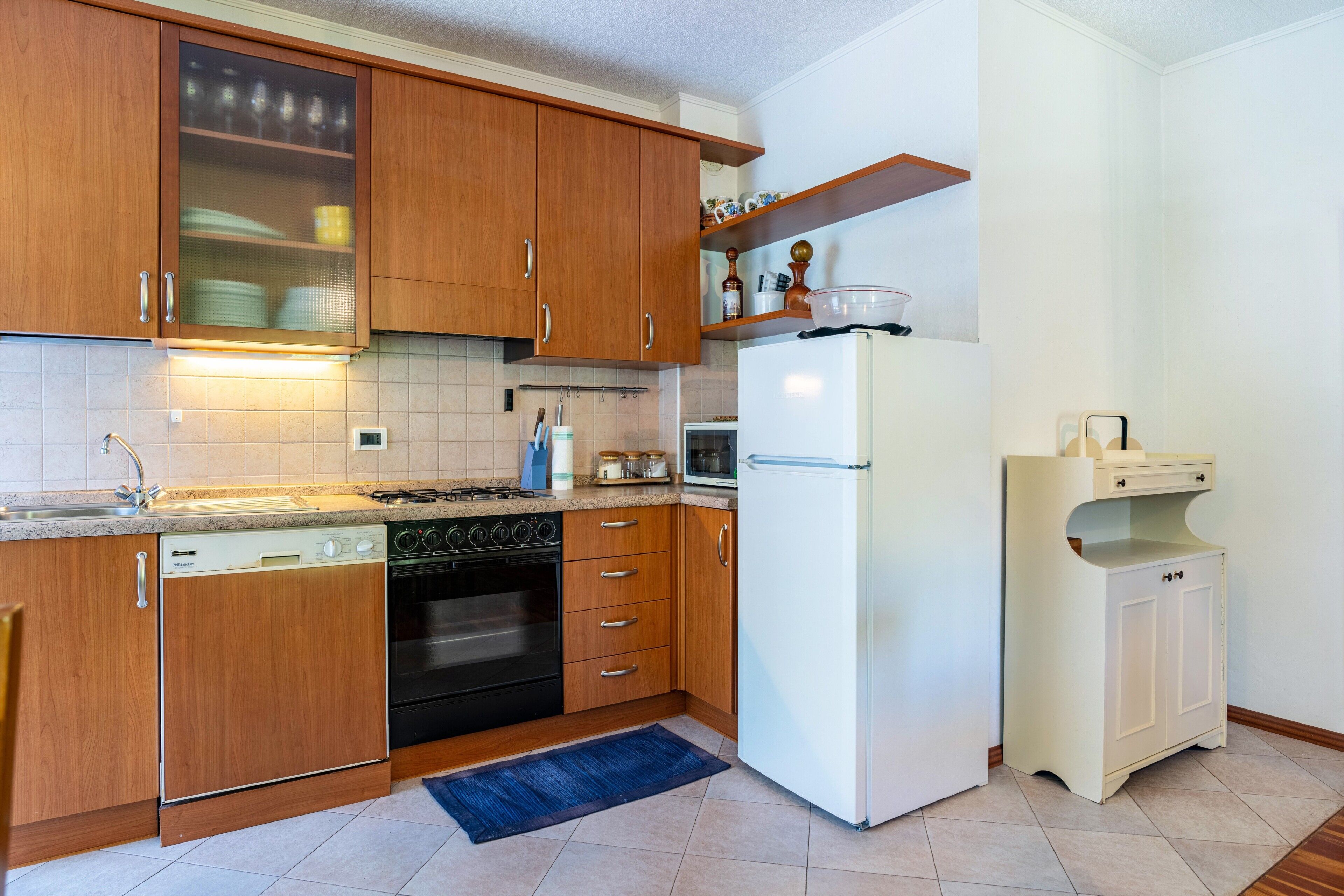 Frigorífic, forn, placa de cuina i rentaplats 