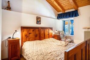 2 bedrooms, free WiFi, bed sheets - Apartment 'Casa Ai Laresi 2' with Private Garden and Wi-Fi (Peio)